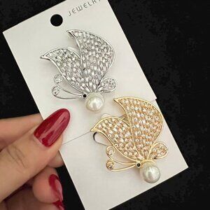 Beautiful gold plated brooch